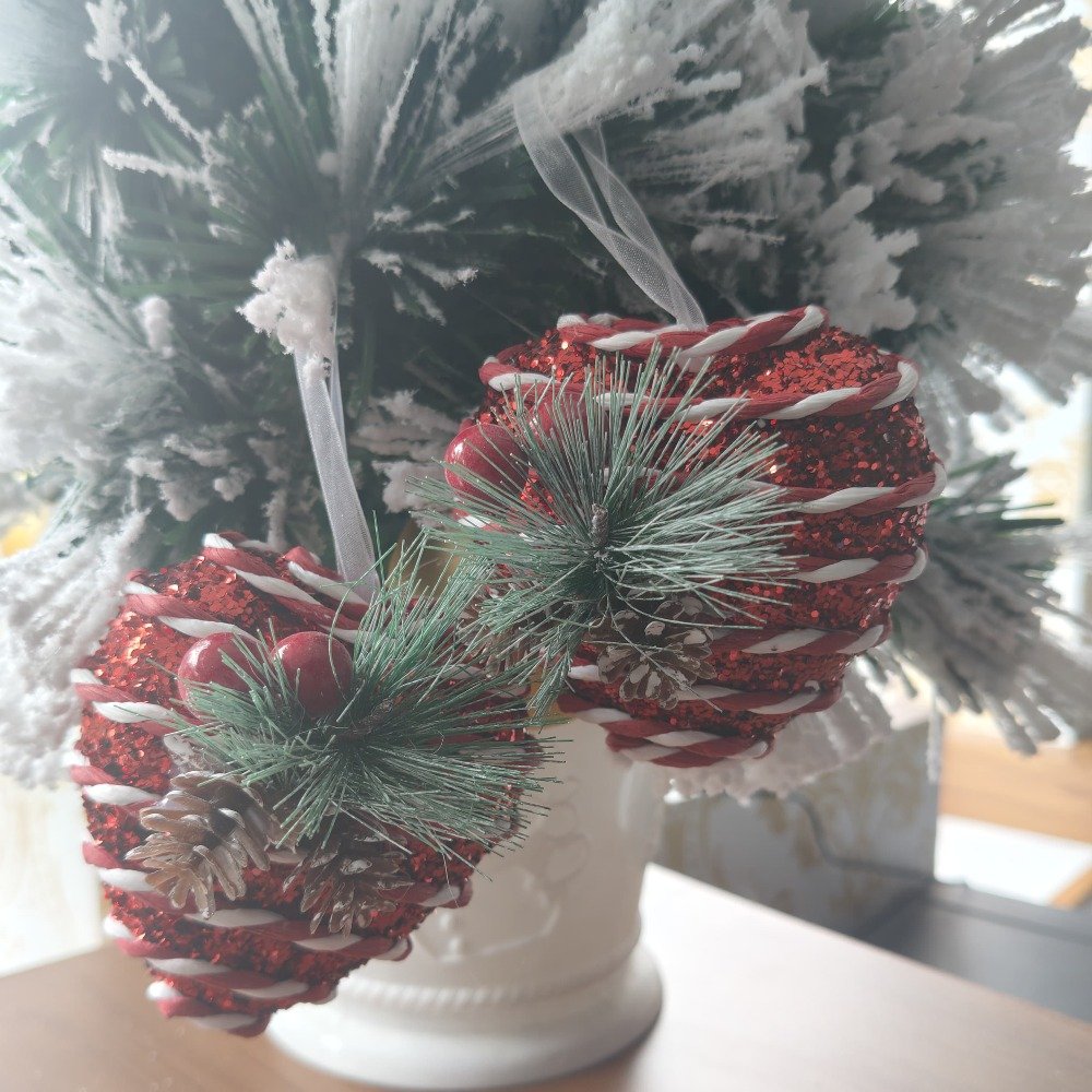 Xmas Red and White Heart shaped Glitter Ornamental Decor thumbnail 1